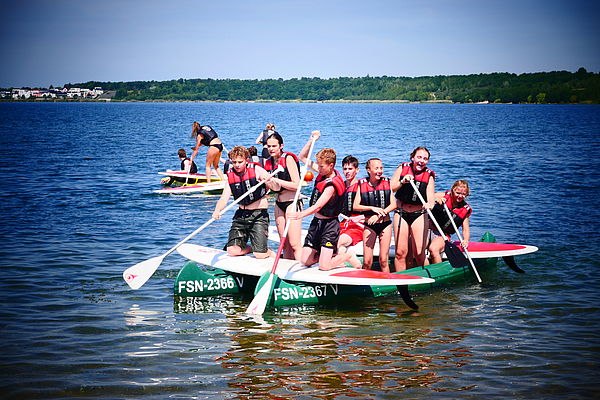 Wasserolympiade mit Schulklasse am Markkleeberger See bei Leipzig